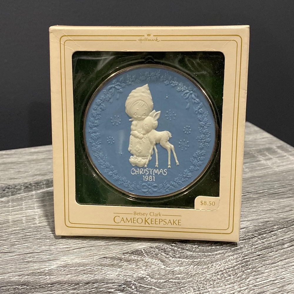 Hallmark | Betsy Clark: Christmas 1981 - Cameo Keepsake Ornament